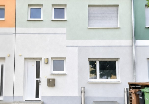 Haus mit zwei Stellplätzen