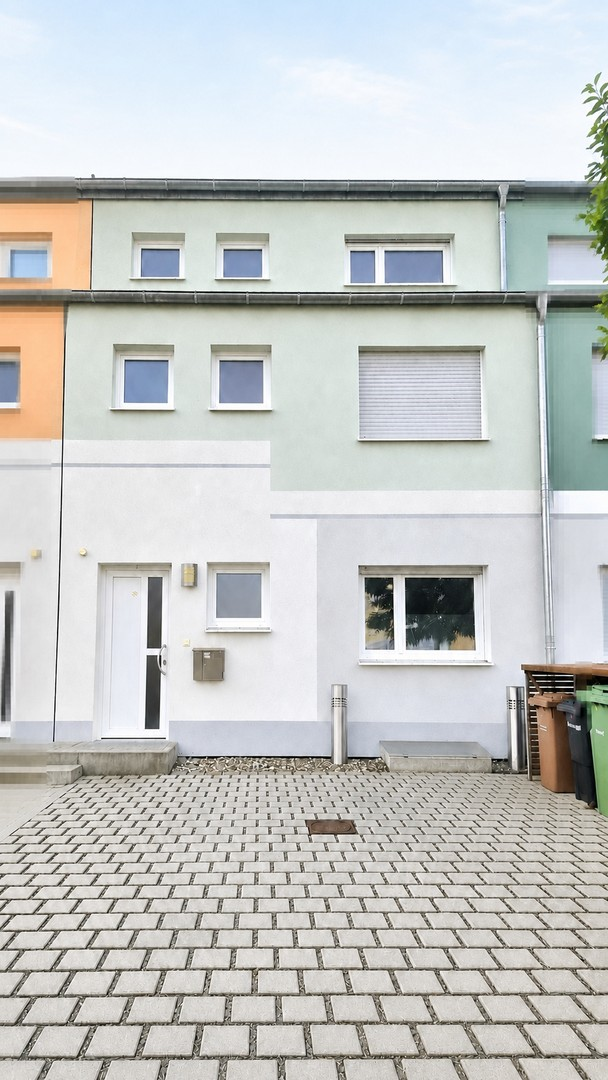 Haus mit zwei Stellplätzen