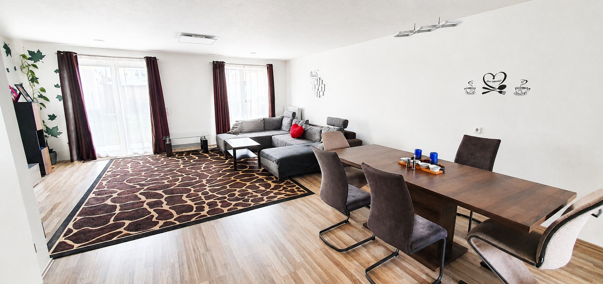 Wohnzimmer/Esszimmer