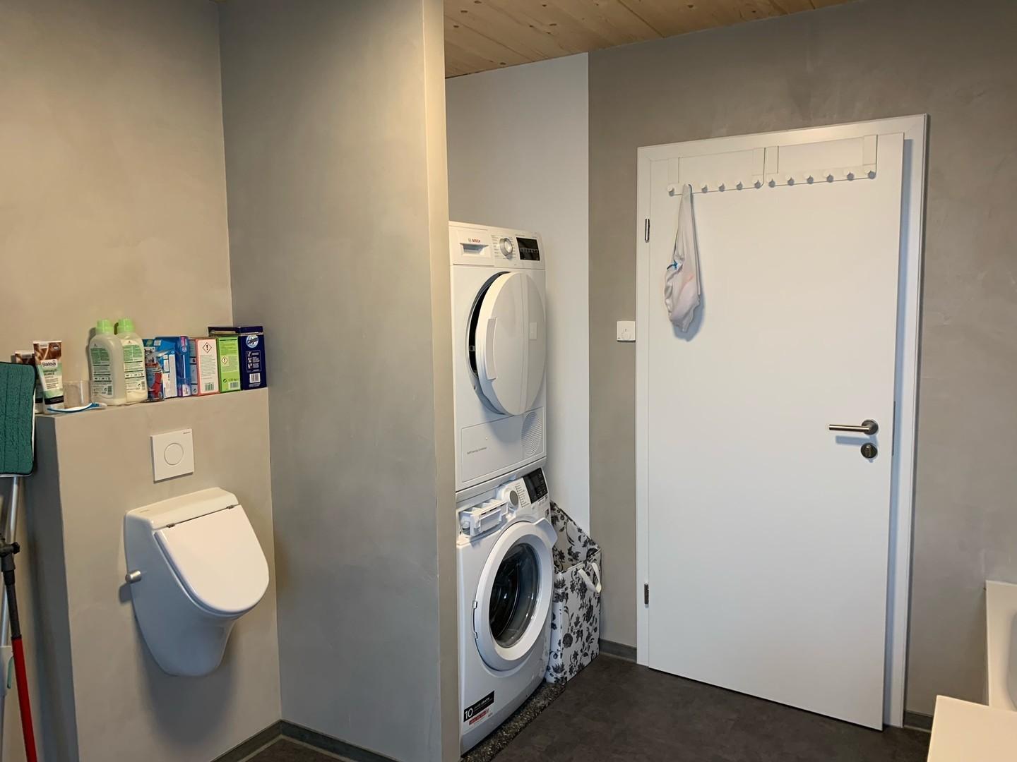 Urinal/ Platz für Waschm. u. T