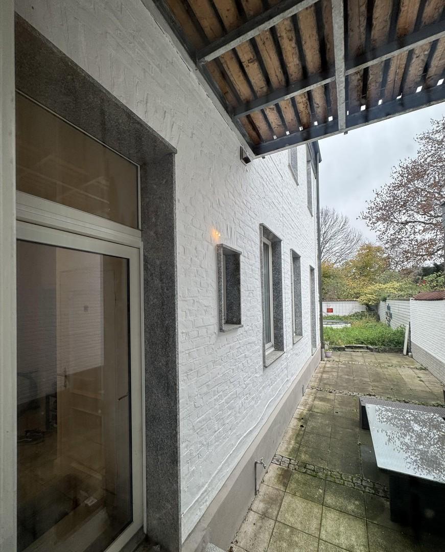 BLICK IN DEN GARTEN