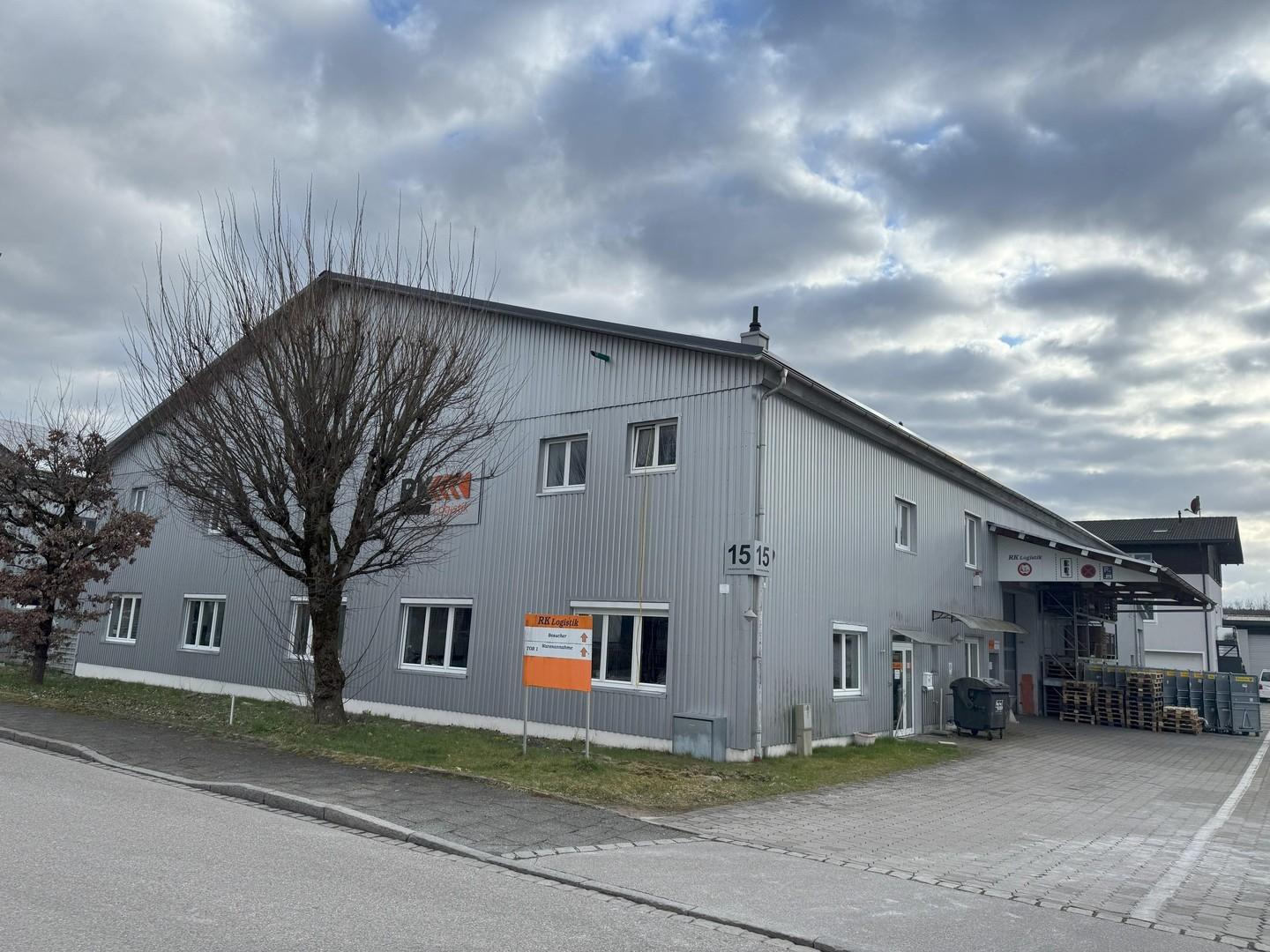 Logistikhalle mit Büro