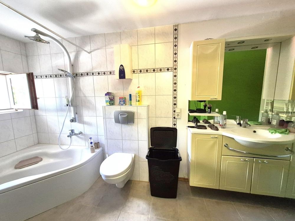 Bad Wohnung 2 Nebengebäude