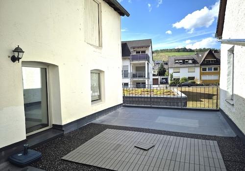 Dachterrasse mit Blick auf die Weinberge