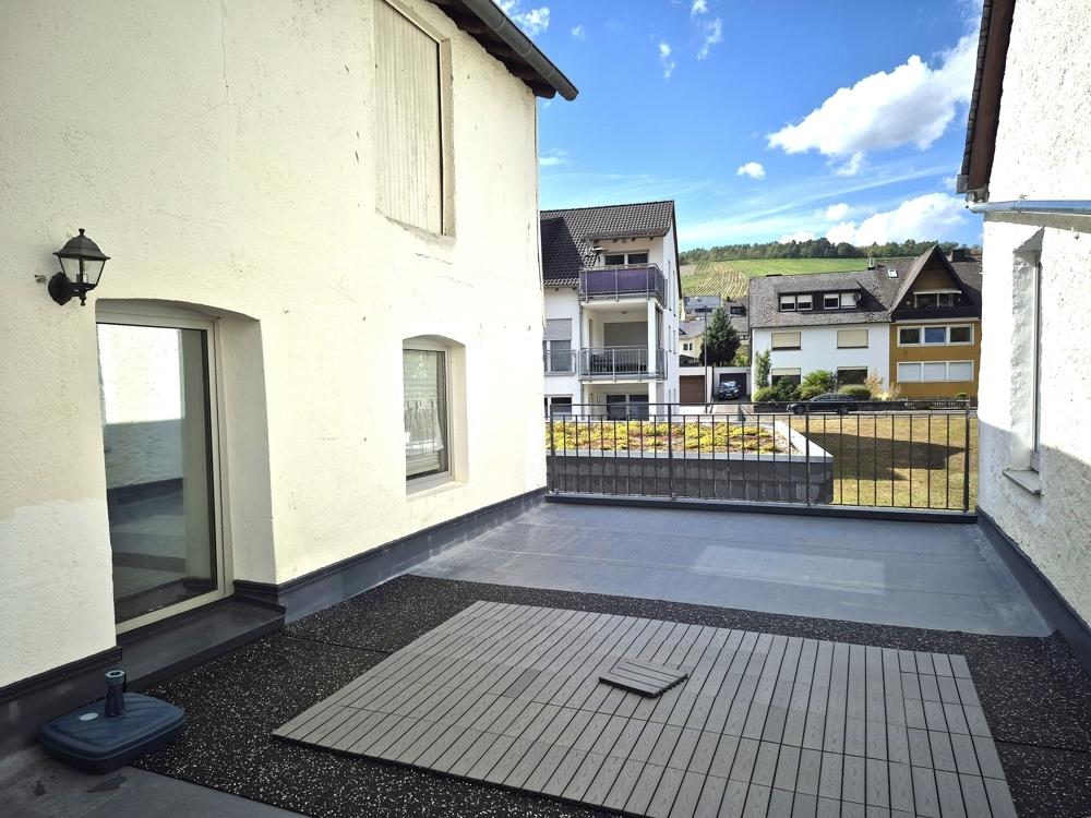 Dachterrasse mit Blick auf die Weinberge