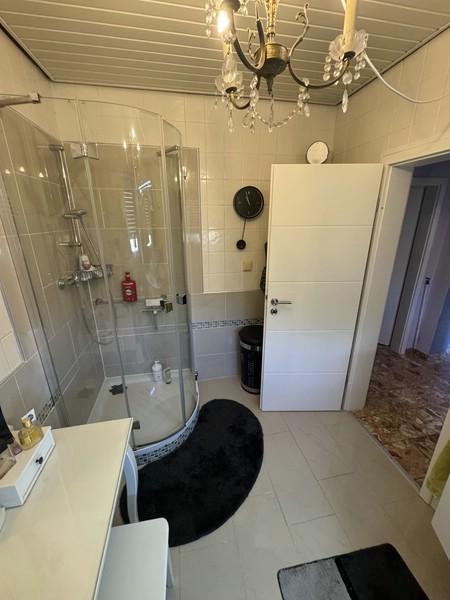 23 Dusche im Bad