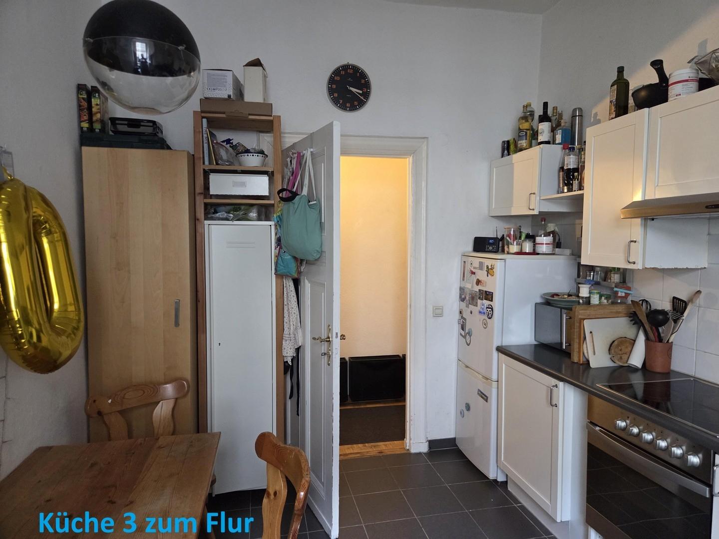 Küche mit Blick zum Flur