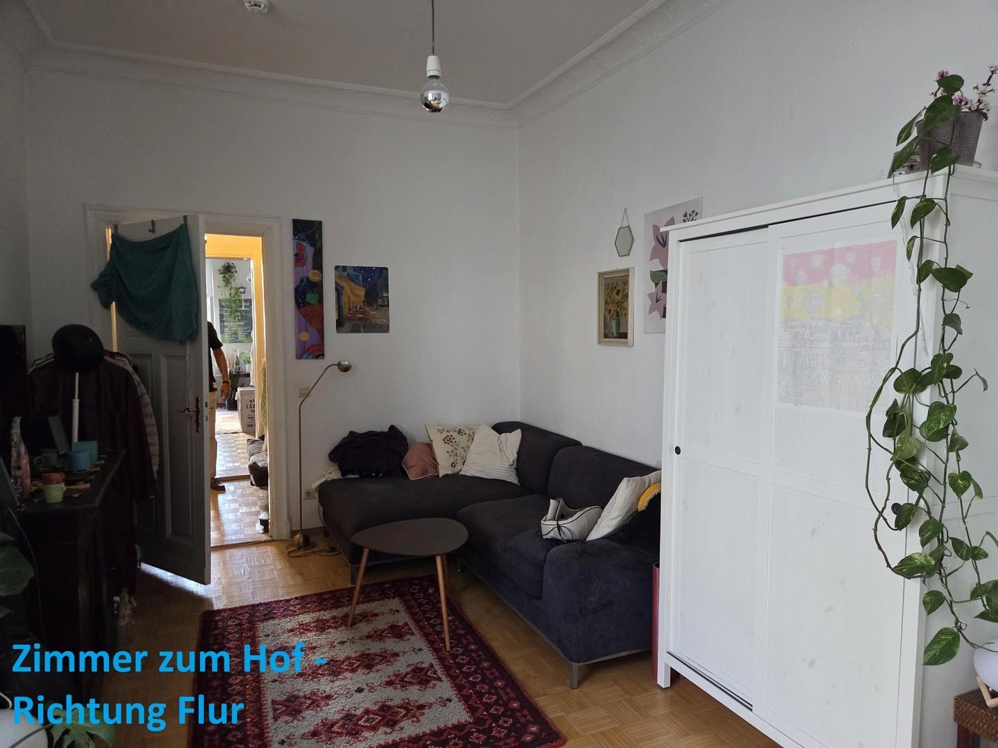 Zimmer zum Hof Richtung Flur
