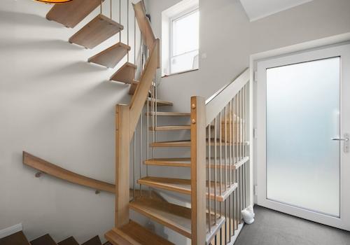 Diele mit Treppe zum OG
