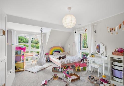 Helles Kinderzimmer im OG