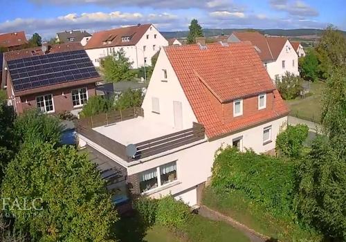 Hausansicht seitlich von oben