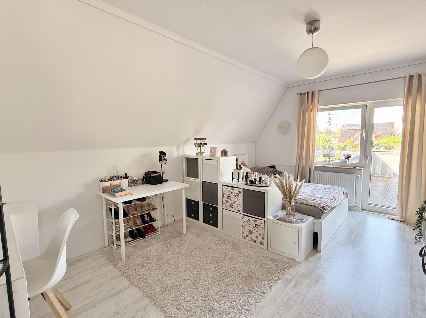 1. Kinderzimmer / Zugang zur Dachterrasse