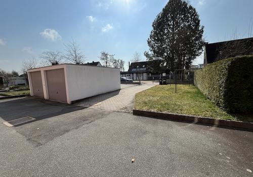 Garagen und Stellplätze