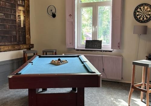 Billard-Bereich im Wohnraum