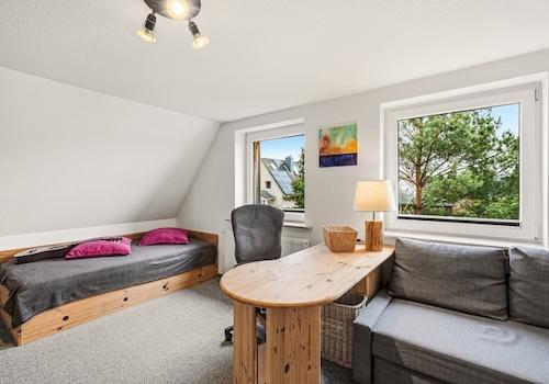 eines der Zimmer im DG