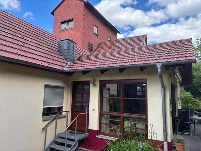 Zugang zu einer Wohneinheit mit Terrasse