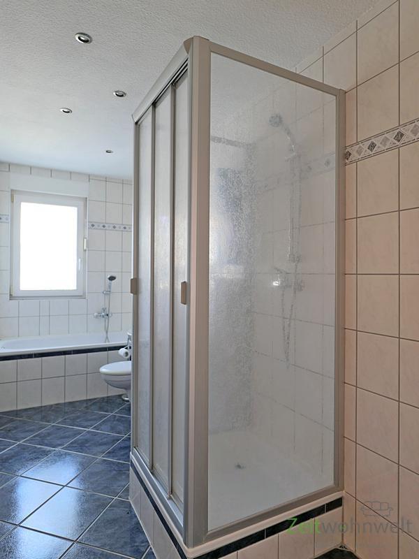 Dusche im Bad