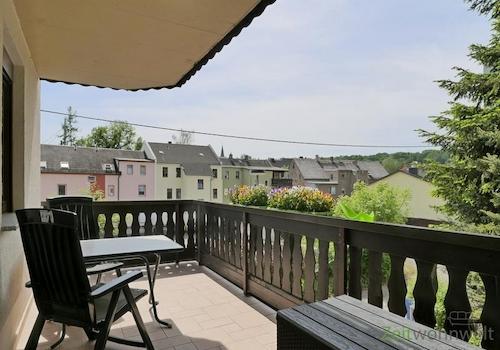 eigene schattige Terrasse
