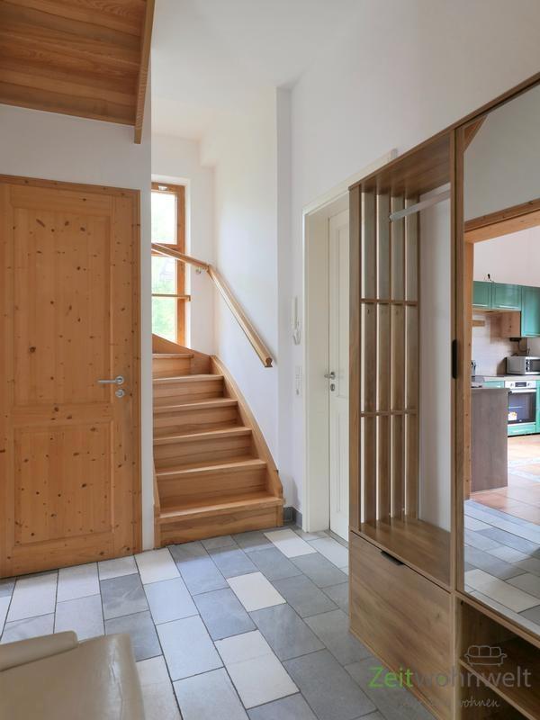 Gäste-WC, Innentreppe und Garderobe