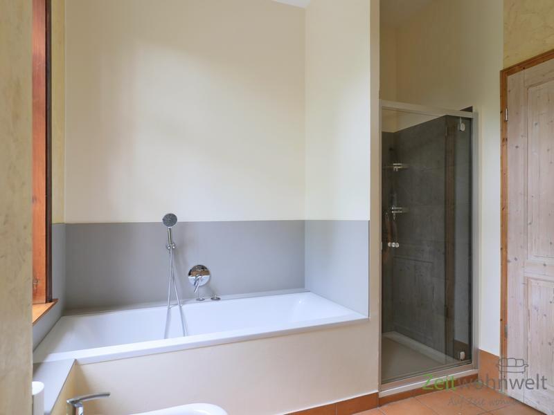Dusche und Wanne