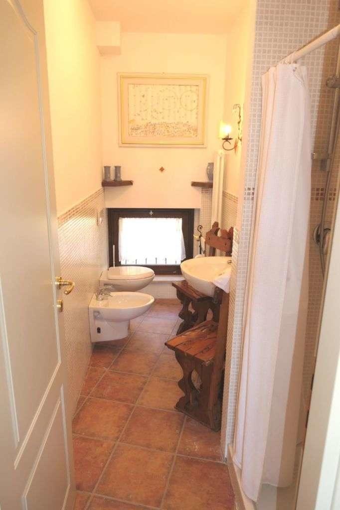 BADEZIMMER ERDGSCHOSS