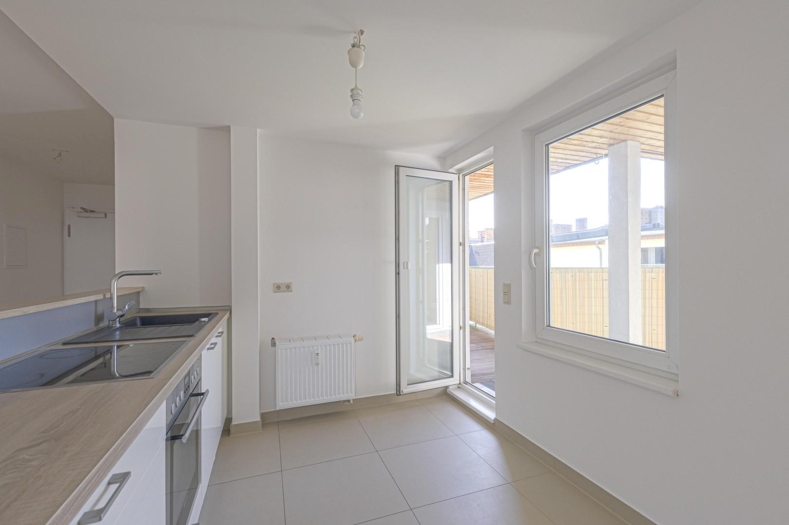Küche mit Terrassenzugang