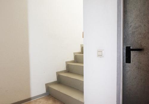 Blick zum Treppenhaus ins EG