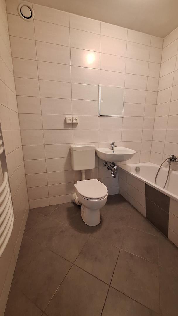 gefliestes Bad mit Wanne (Beispiel)