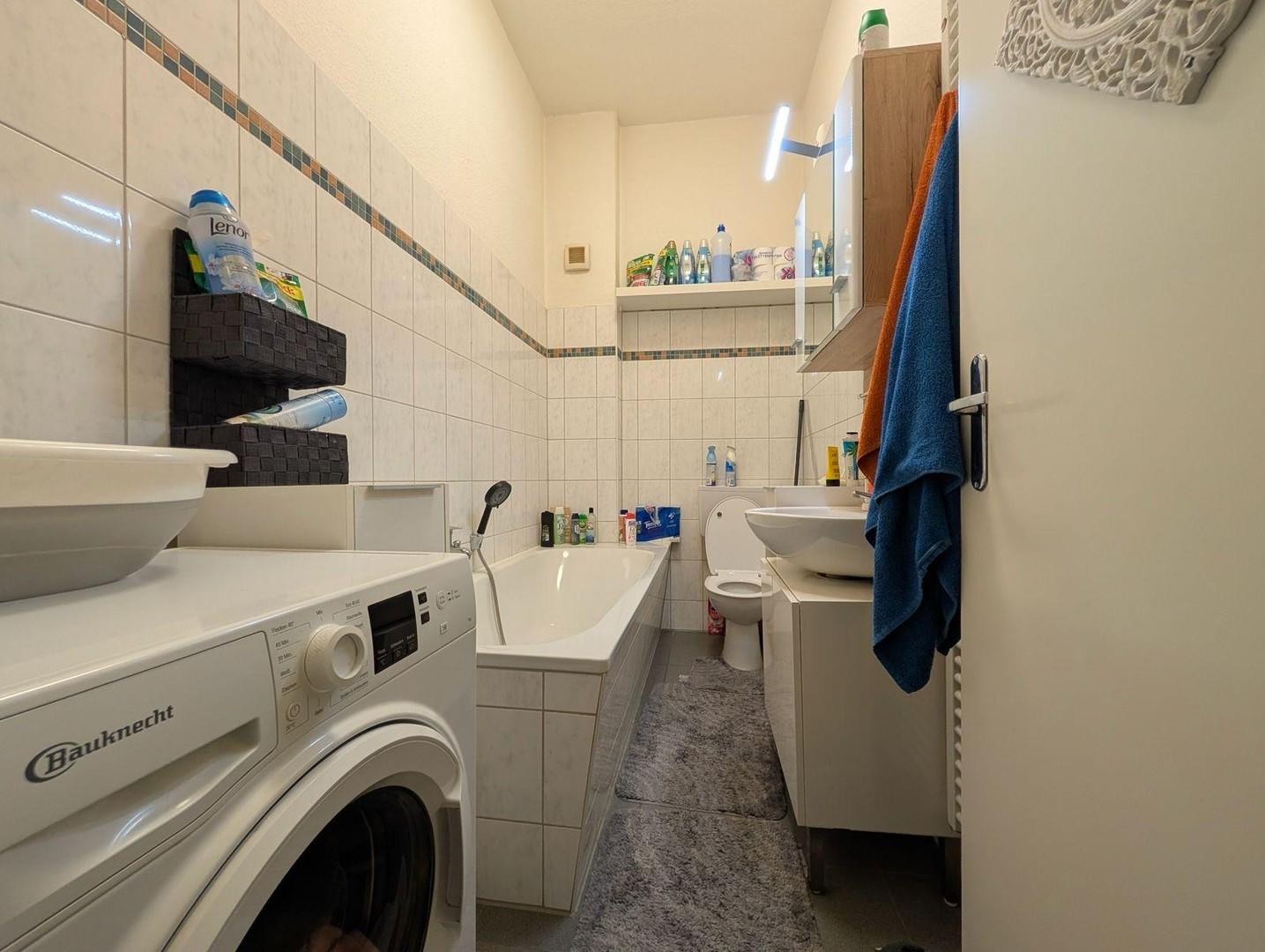 Badezimmer mit Badewanne