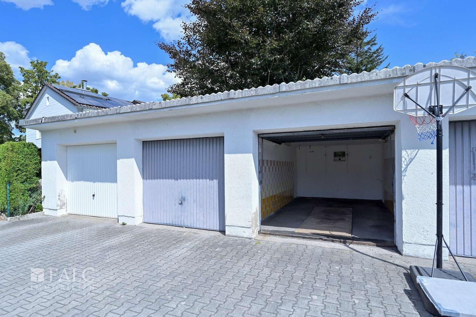 Garage mit Montagegraben