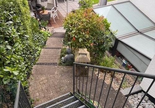 Treppe v. Fertiggarage  