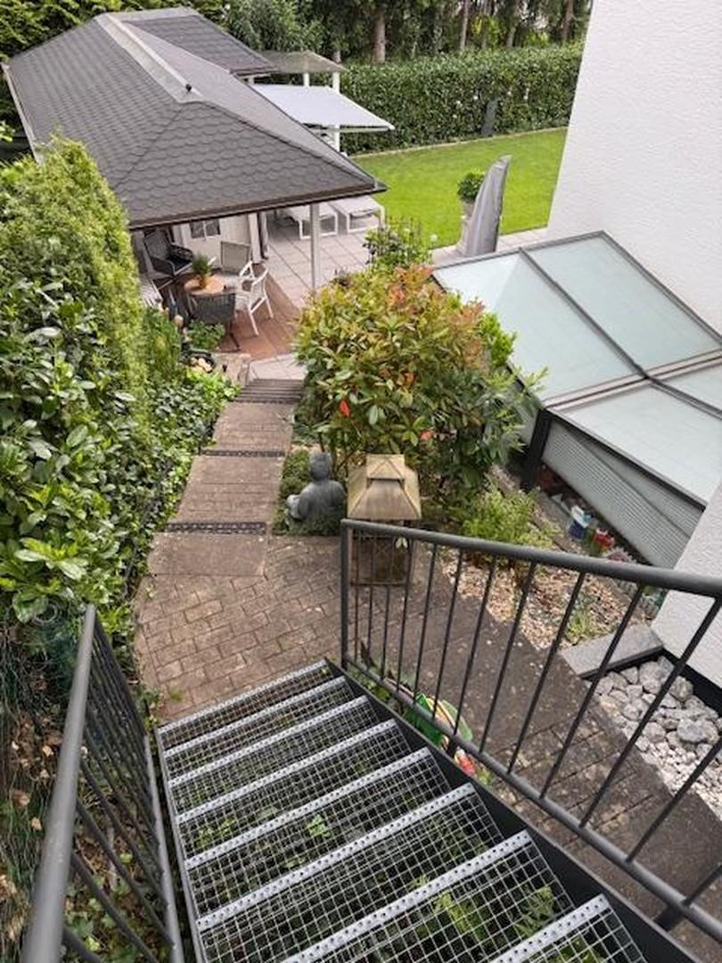 Treppe v. Fertiggarage  