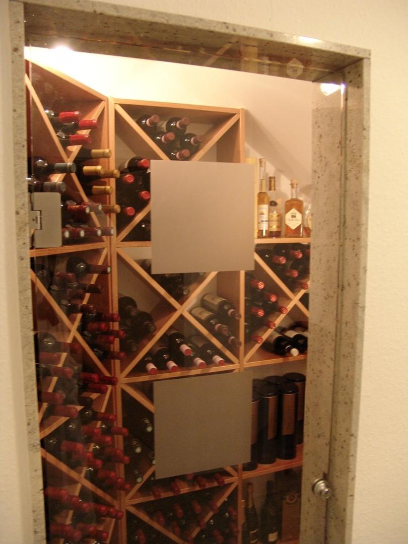 UG 2 Weinregal