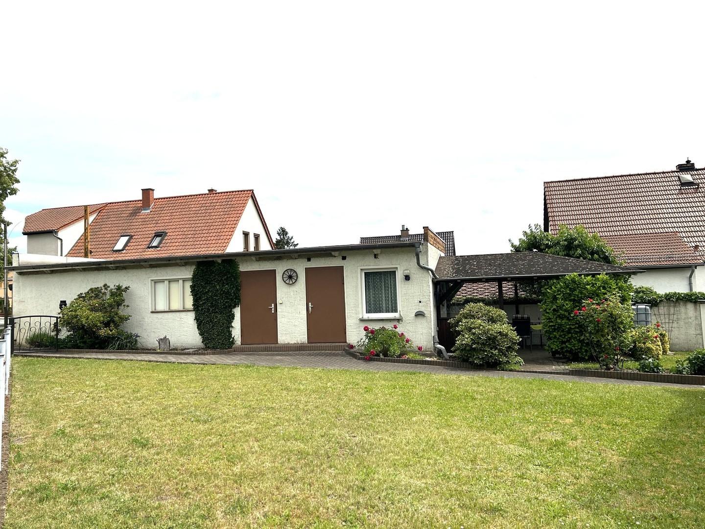 Garten und Nebengebäude