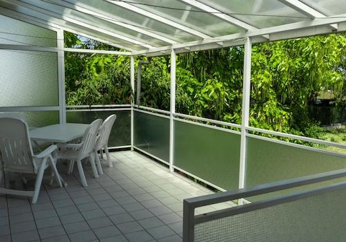 Ruhig gelegene Hochterrasse