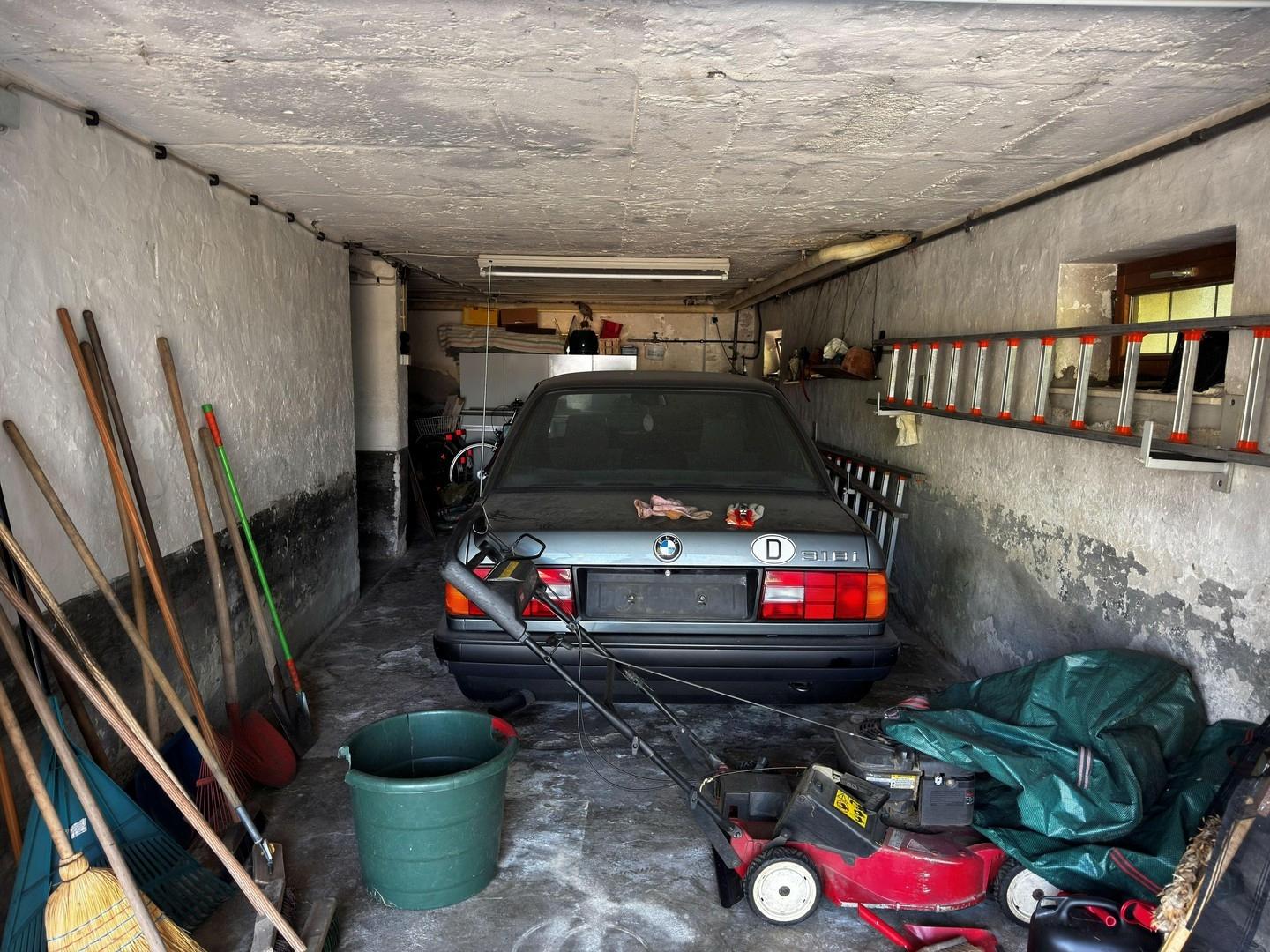 Garage mit Kellerraum