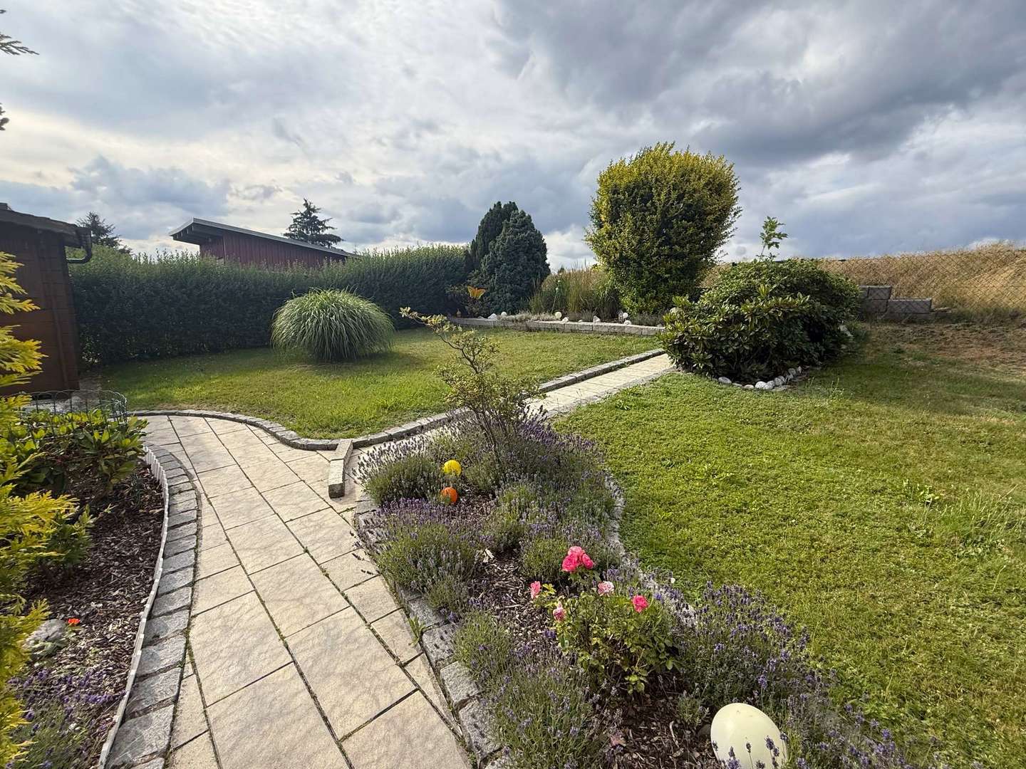 1142 D - Garten