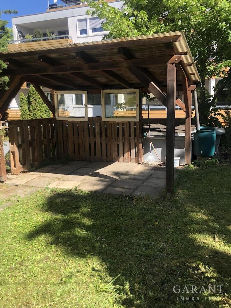 Eigener Garten mit Pergola
