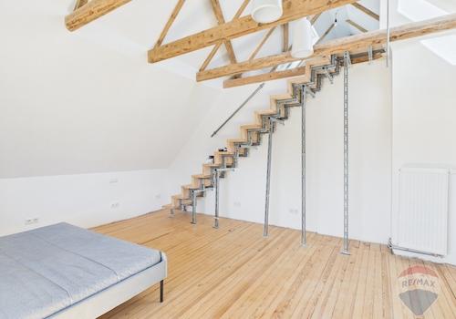 Schlafzimmer m.Treppe