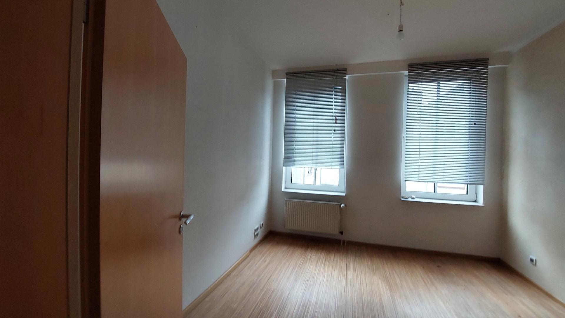Zi. 2 (Büro, Gäste)