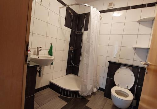 Bad 1 mit Dusche
