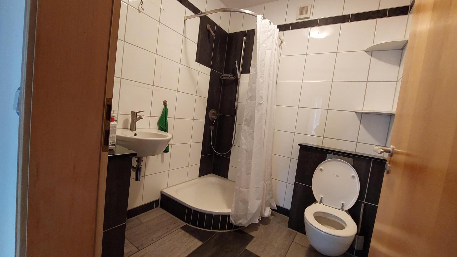Bad 1 mit Dusche