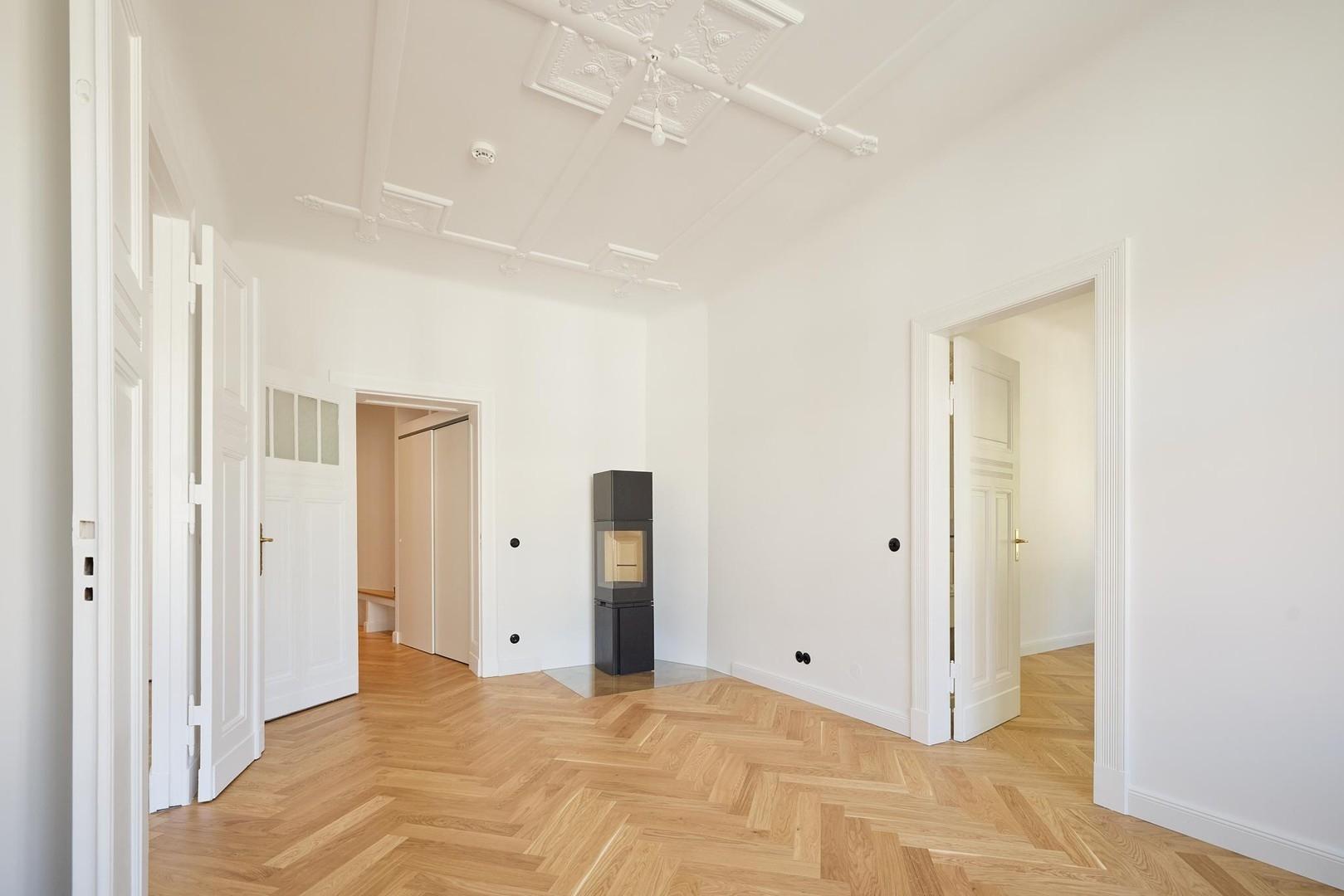 Balkonzimmer mit Stuck