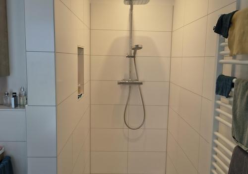 Dusche mit Regendusche - EG