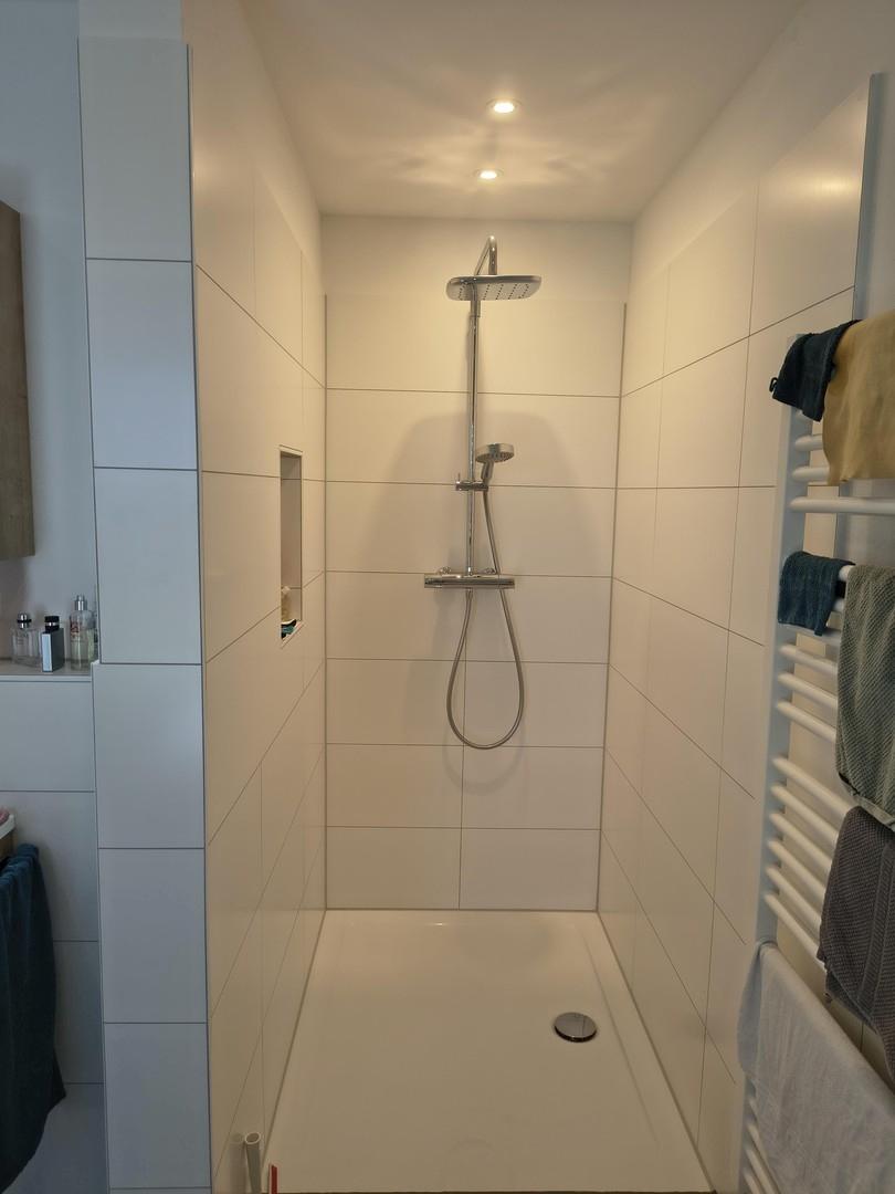 Dusche mit Regendusche - EG