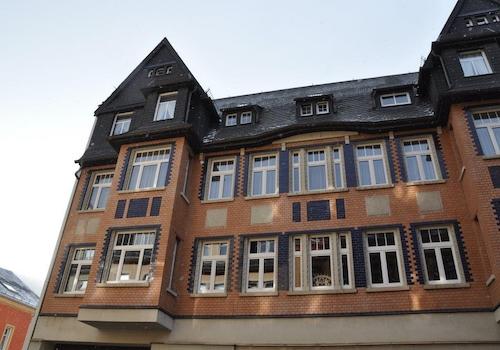 Wohnung im schwarzen Dach