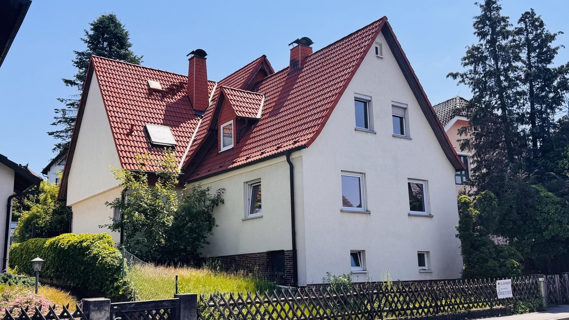 Gepflegte Außenansicht mit Vor