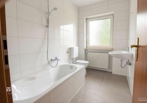 Badezimmer mit Badewanne