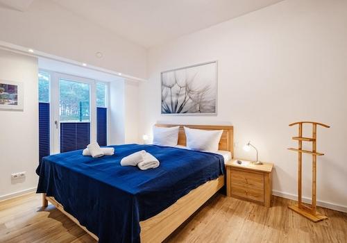 Schlafzimmer mit Doppelbett