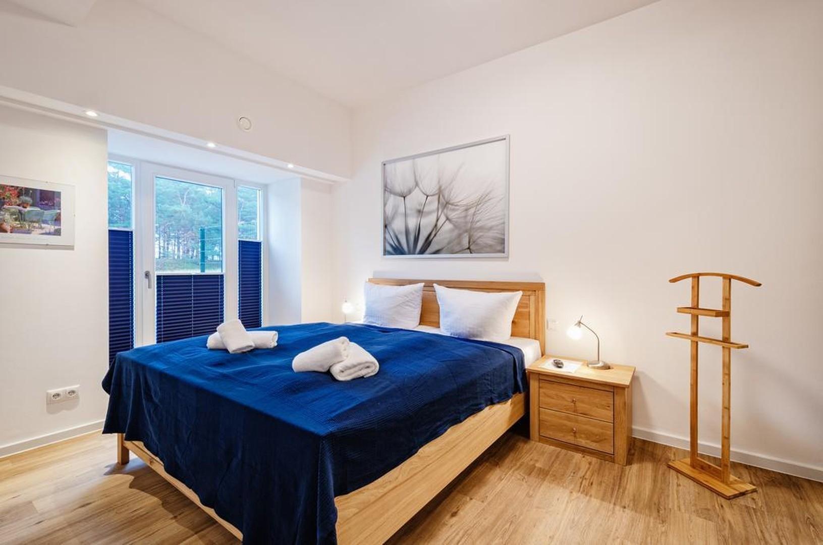 Schlafzimmer mit Doppelbett